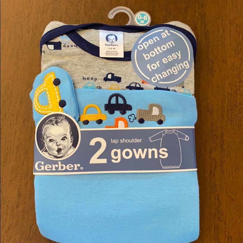 Gerber 2 pack baby gowns 0-6 months